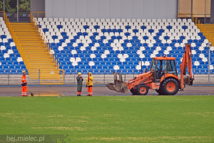 Wielka draka na Stadionie! Zrywają bieżnię lekkoatletyczną!
