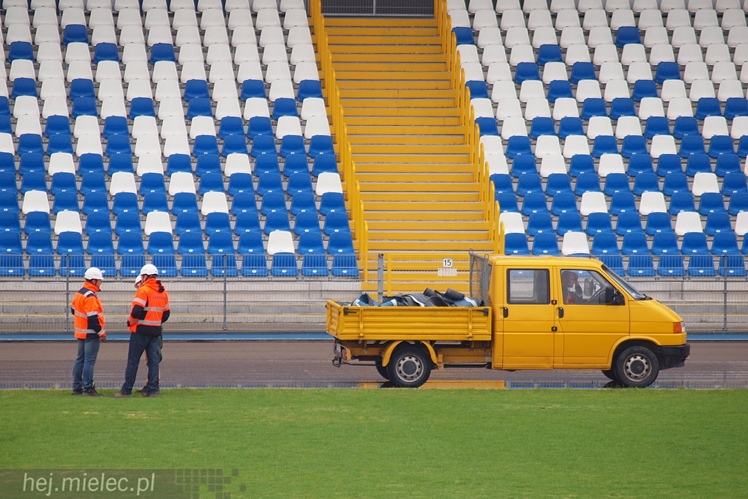 Wielka draka na Stadionie! Zrywają bieżnię lekkoatletyczną!
