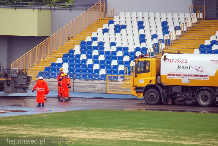 Wielka draka na Stadionie! Zrywają bieżnię lekkoatletyczną!
