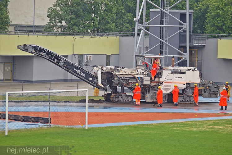 Wielka draka na Stadionie! Zrywają bieżnię lekkoatletyczną!