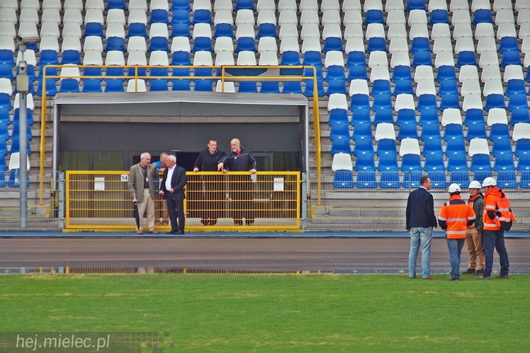 Wielka draka na Stadionie! Zrywają bieżnię lekkoatletyczną!