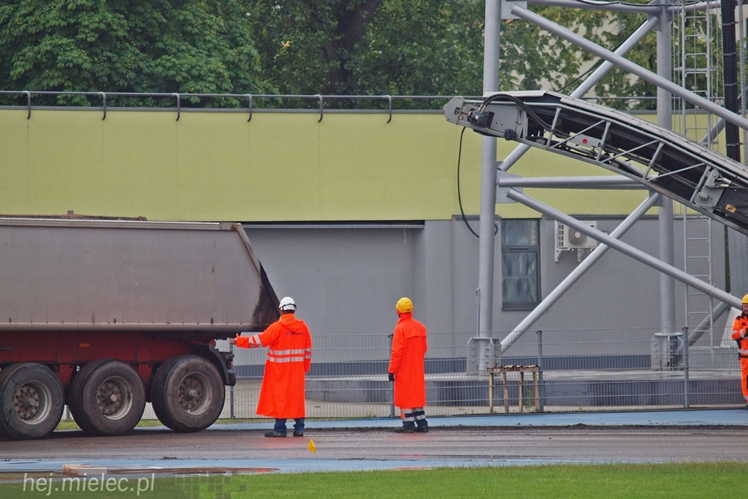 Wielka draka na Stadionie! Zrywają bieżnię lekkoatletyczną!
