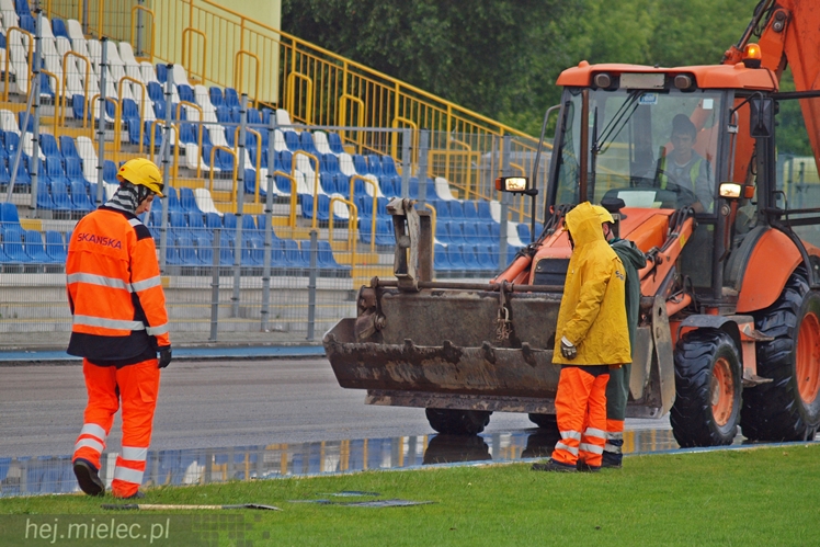 Wielka draka na Stadionie! Zrywają bieżnię lekkoatletyczną!