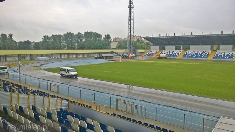 Wielka draka na Stadionie! Zrywają bieżnię lekkoatletyczną!