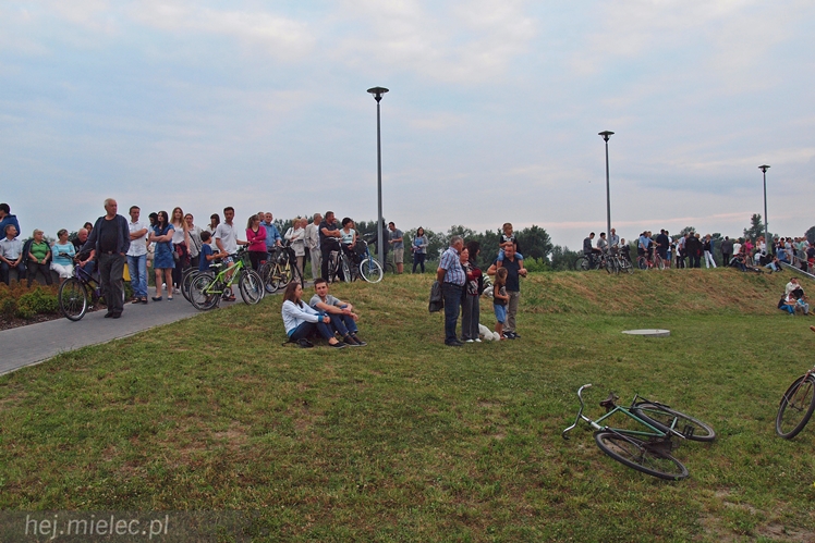 Noc Romska przyciągnęła nad Wisłokę tłumy