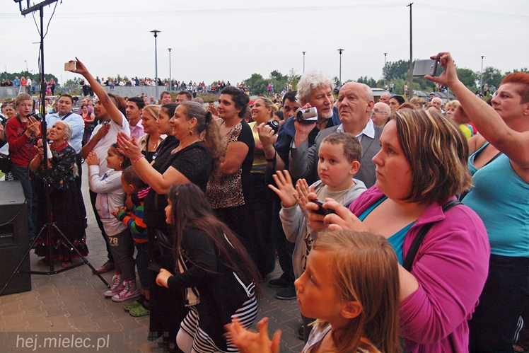 Noc Romska przyciągnęła nad Wisłokę tłumy
