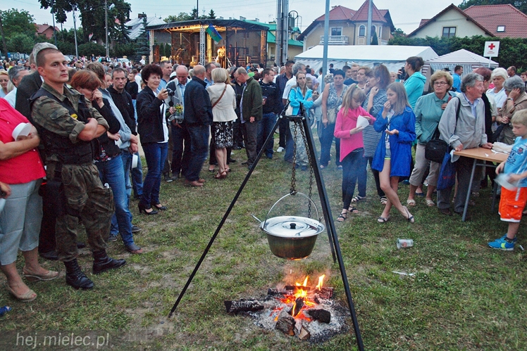 Noc Romska przyciągnęła nad Wisłokę tłumy