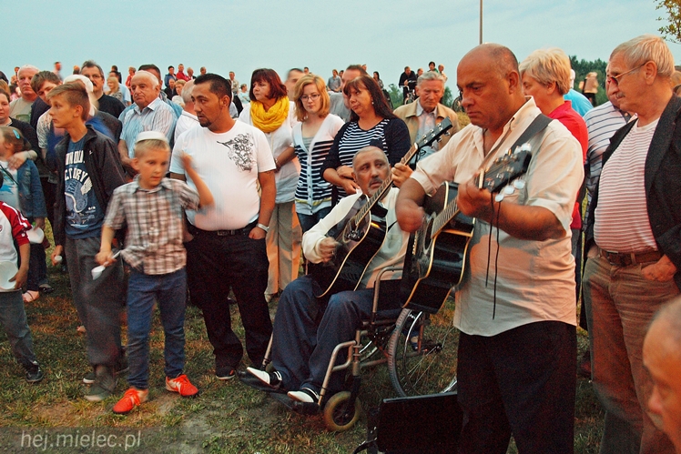 Noc Romska przyciągnęła nad Wisłokę tłumy