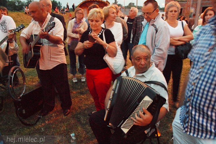 Noc Romska przyciągnęła nad Wisłokę tłumy