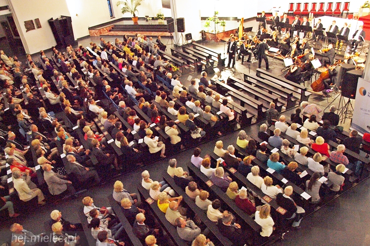 Trzech Tenorów wprawiło w zadumę by na koniec rozbawić