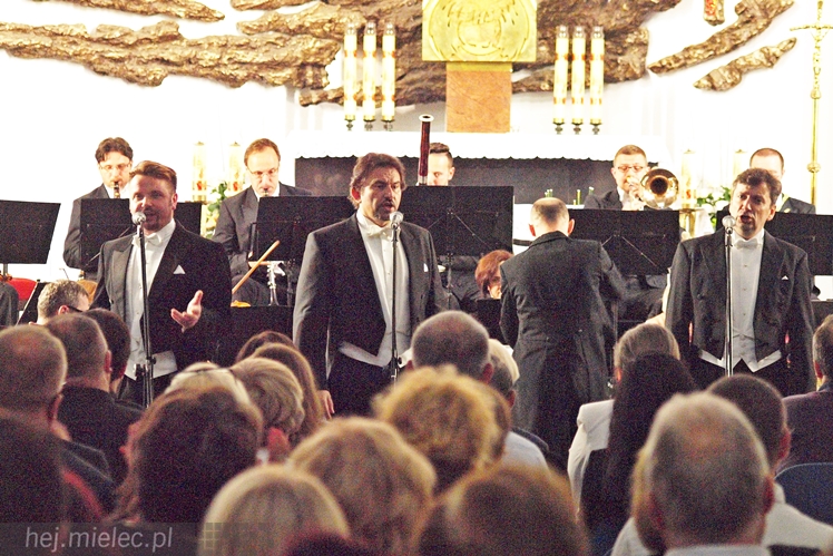 Trzech Tenorów wprawiło w zadumę by na koniec rozbawić