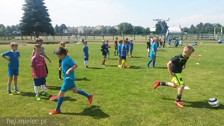 Wakacje z Akademią Piłkarską FKS Stal Mielec