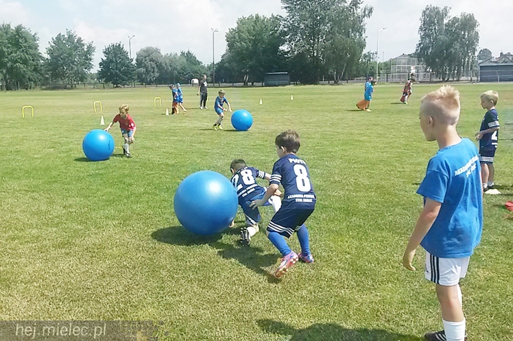 Wakacje z Akademią Piłkarską FKS Stal Mielec