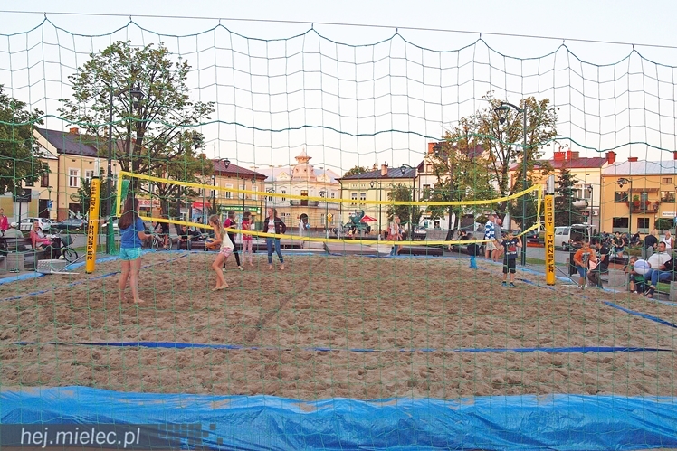 Siatkarska inauguracja rynkowych weekendów
