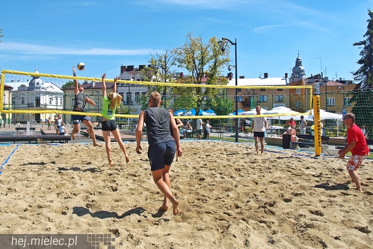 Siatkarska inauguracja rynkowych weekendów