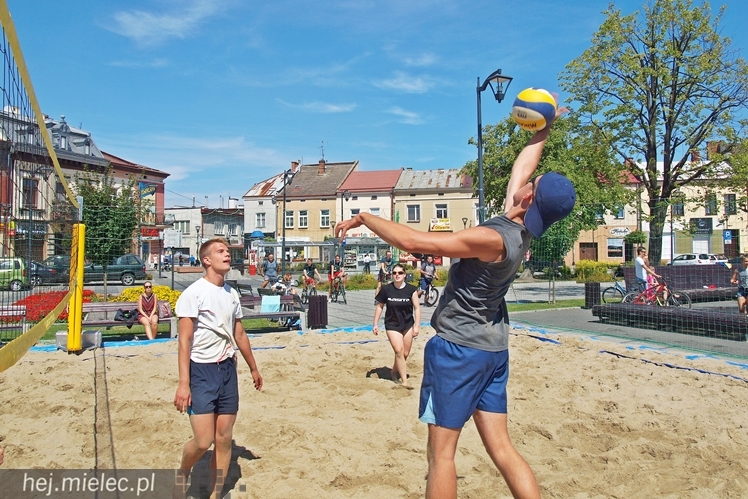 Siatkarska inauguracja rynkowych weekendów