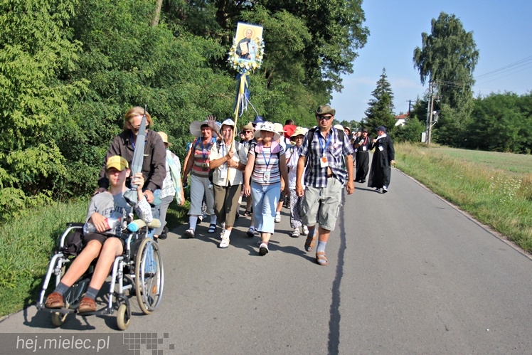 38. Rzeszowska Piesza Pielgrzymka na Jasną Górę przeszła drogami powiatu mieleckiego