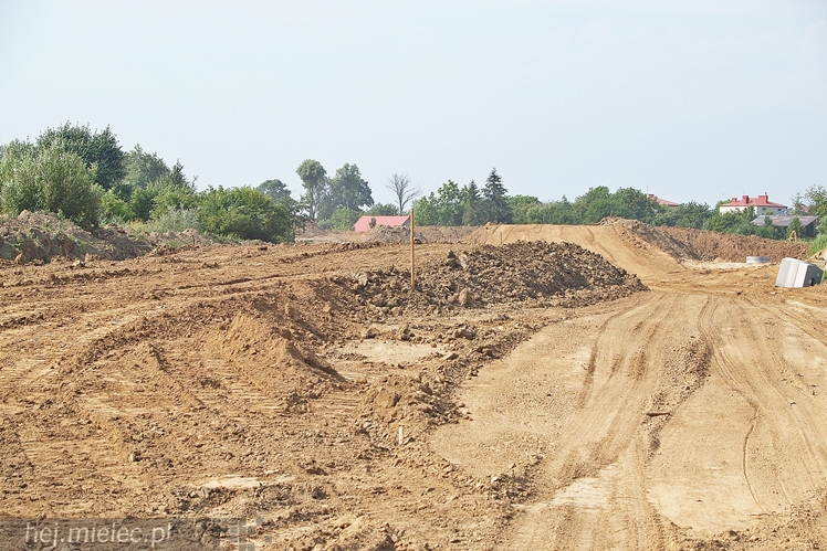 Historyczna inwestycja dla Osiedla Rzochów. Trwa budowa wałów