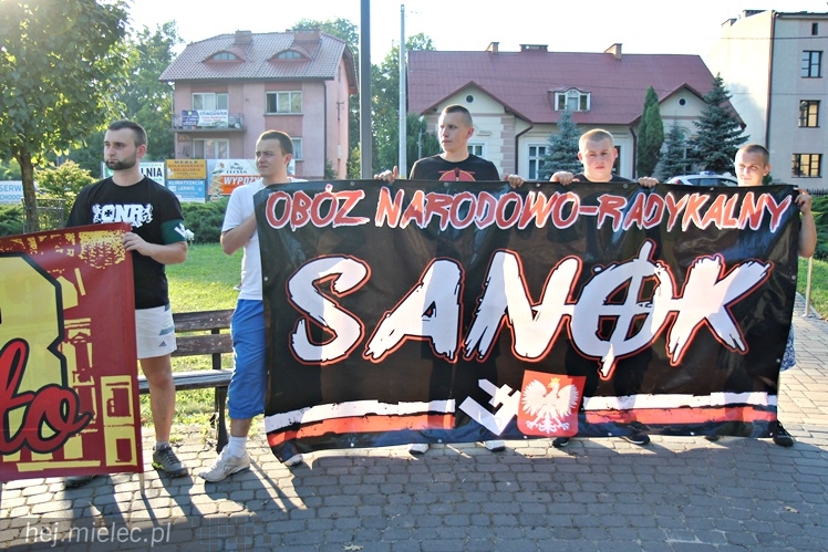 Marsz Dmowskiego na ulicach Mielca