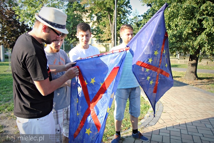 Marsz Dmowskiego na ulicach Mielca