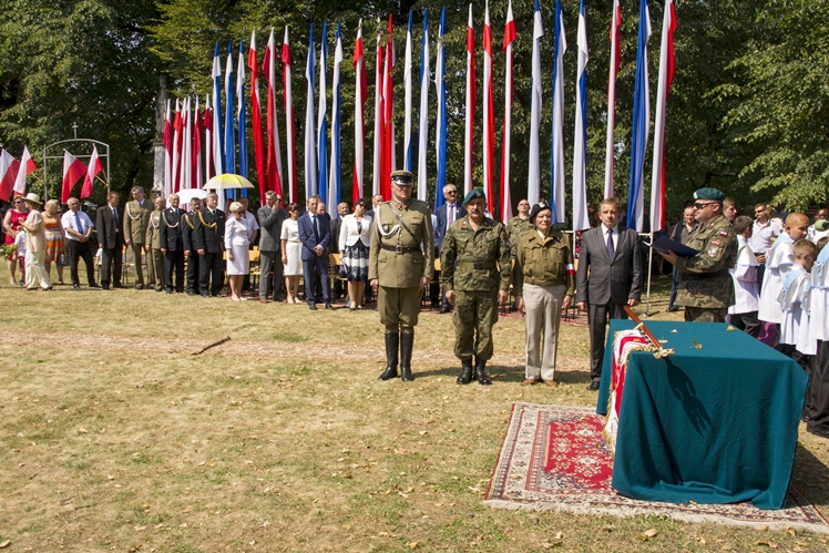 Nadanie sztandaru Jednostce Strzeleckiej im. gen. Władysława Sikorskiego