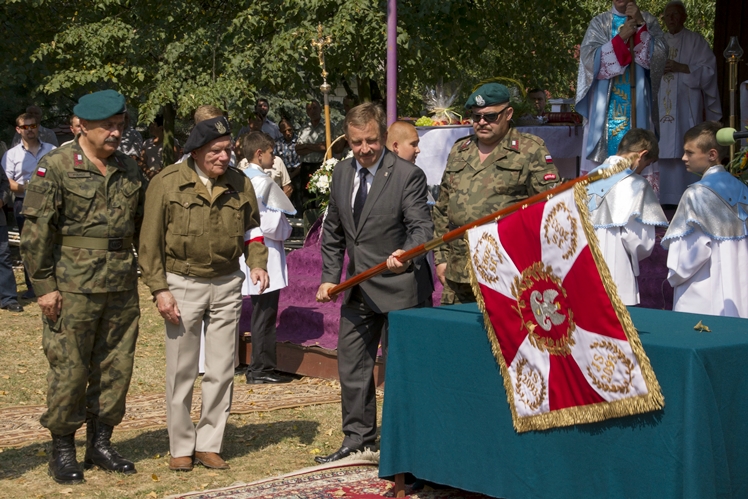 Nadanie sztandaru Jednostce Strzeleckiej im. gen. Władysława Sikorskiego
