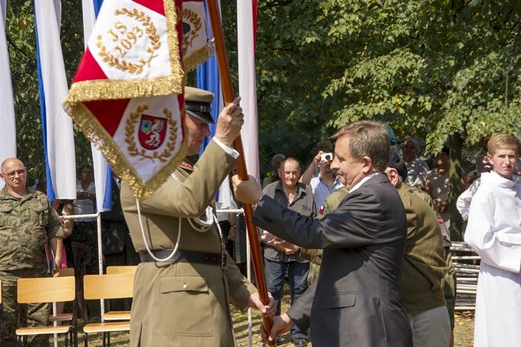 Nadanie sztandaru Jednostce Strzeleckiej im. gen. Władysława Sikorskiego