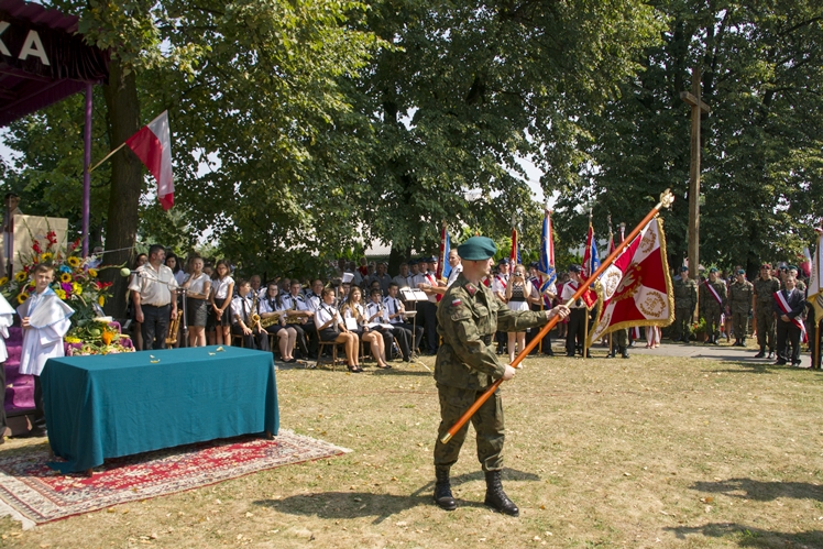Nadanie sztandaru Jednostce Strzeleckiej im. gen. Władysława Sikorskiego
