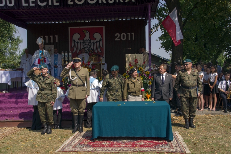 Nadanie sztandaru Jednostce Strzeleckiej im. gen. Władysława Sikorskiego