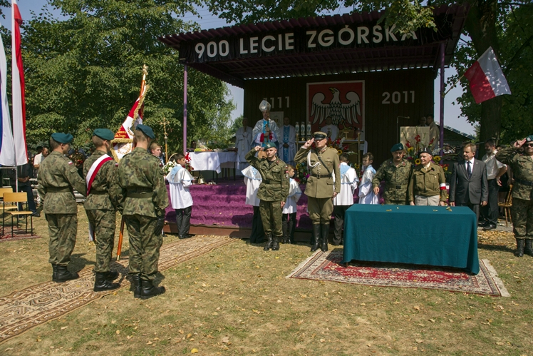 Nadanie sztandaru Jednostce Strzeleckiej im. gen. Władysława Sikorskiego
