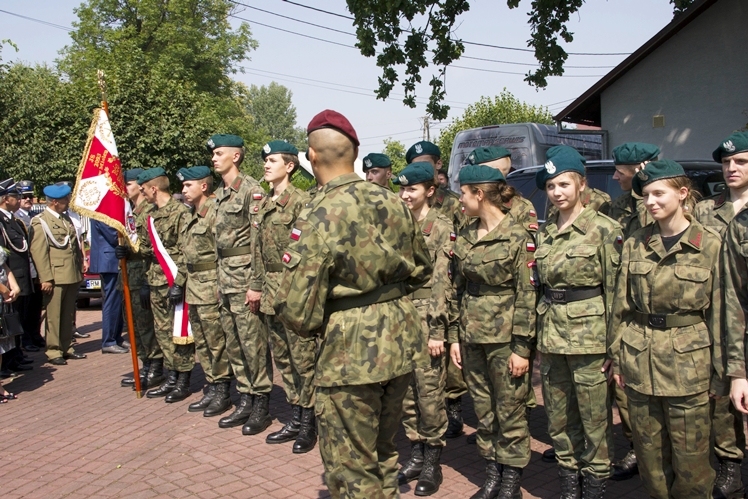 Nadanie sztandaru Jednostce Strzeleckiej im. gen. Władysława Sikorskiego