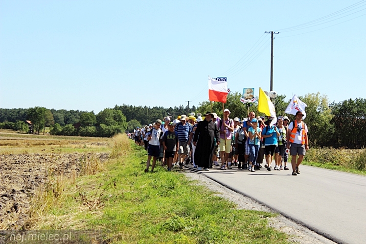 Czwarty dzień Pieszej Pielgrzymki Tarnowskiej. Modlono się za Ojczyznę