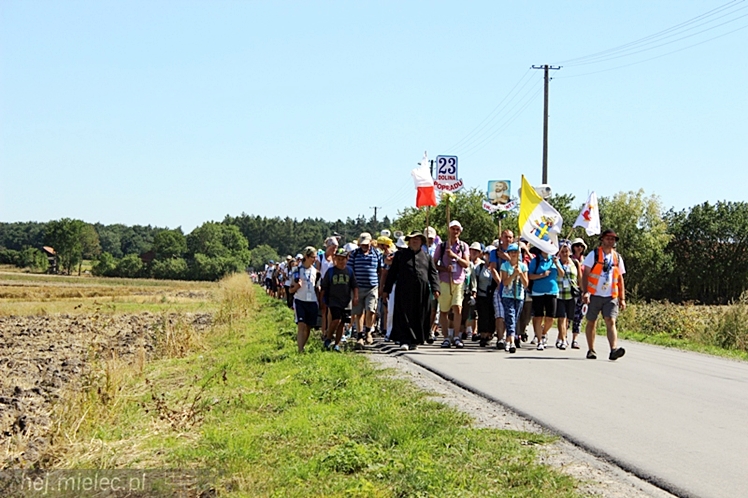 Czwarty dzień Pieszej Pielgrzymki Tarnowskiej. Modlono się za Ojczyznę