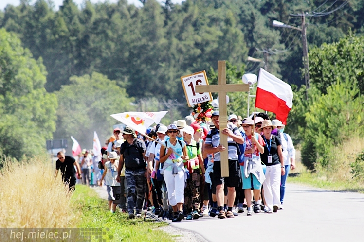 Czwarty dzień Pieszej Pielgrzymki Tarnowskiej. Modlono się za Ojczyznę