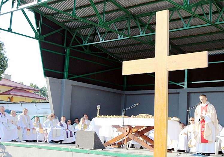 Piąty dzień Pieszej Pielgrzymki Tarnowskiej czasem adoracji Najświętszego Sakramentu