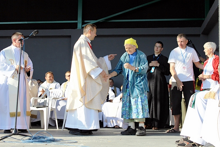 Piąty dzień Pieszej Pielgrzymki Tarnowskiej czasem adoracji Najświętszego Sakramentu