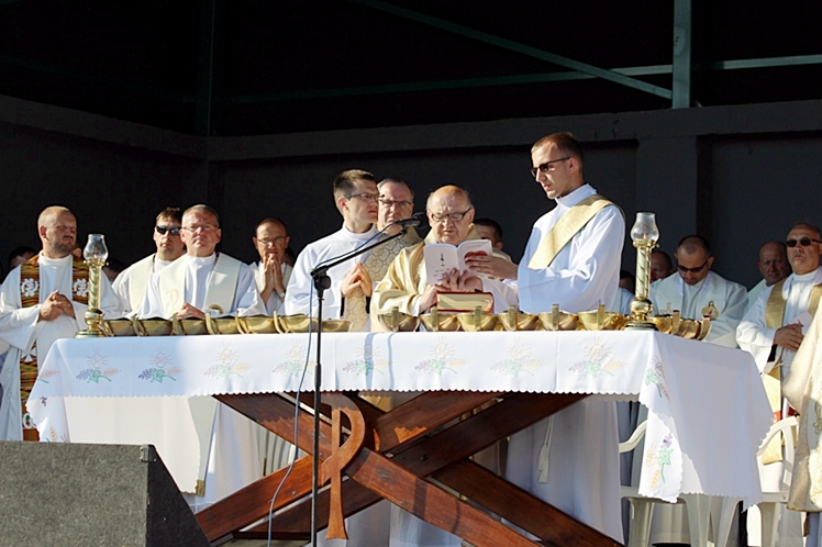Piąty dzień Pieszej Pielgrzymki Tarnowskiej czasem adoracji Najświętszego Sakramentu