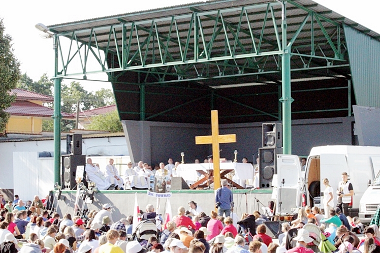 Piąty dzień Pieszej Pielgrzymki Tarnowskiej czasem adoracji Najświętszego Sakramentu