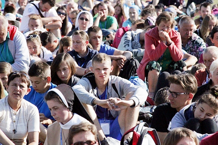 Piąty dzień Pieszej Pielgrzymki Tarnowskiej czasem adoracji Najświętszego Sakramentu