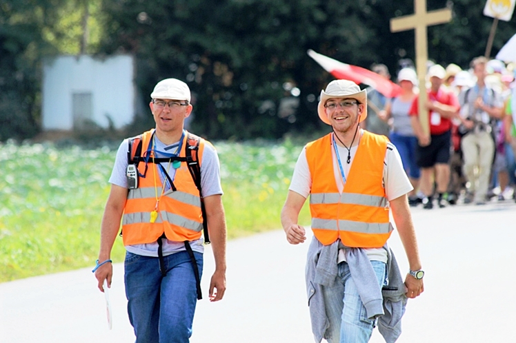 Piąty dzień Pieszej Pielgrzymki Tarnowskiej czasem adoracji Najświętszego Sakramentu