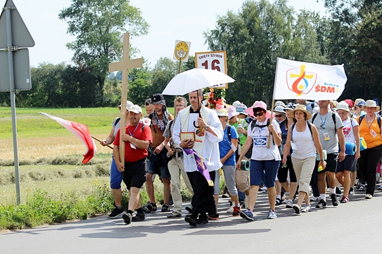 Piąty dzień Pieszej Pielgrzymki Tarnowskiej czasem adoracji Najświętszego Sakramentu