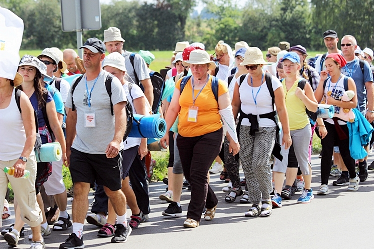 Piąty dzień Pieszej Pielgrzymki Tarnowskiej czasem adoracji Najświętszego Sakramentu