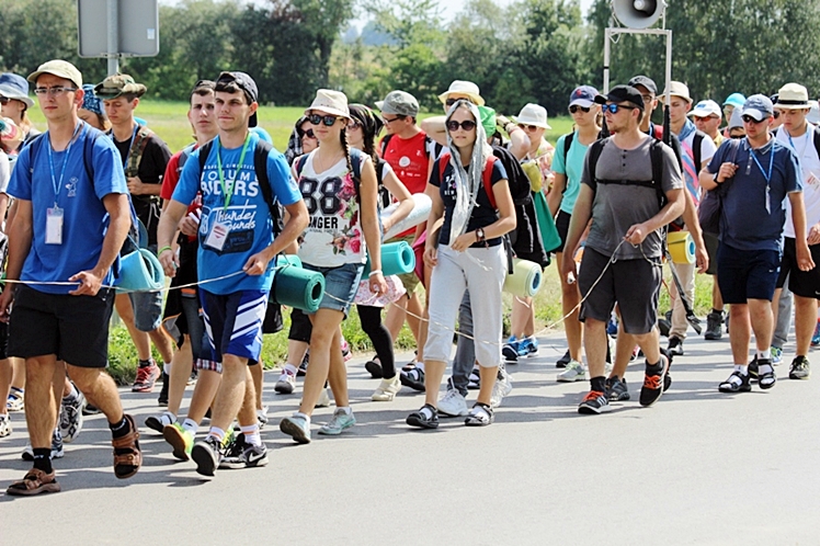 Piąty dzień Pieszej Pielgrzymki Tarnowskiej czasem adoracji Najświętszego Sakramentu