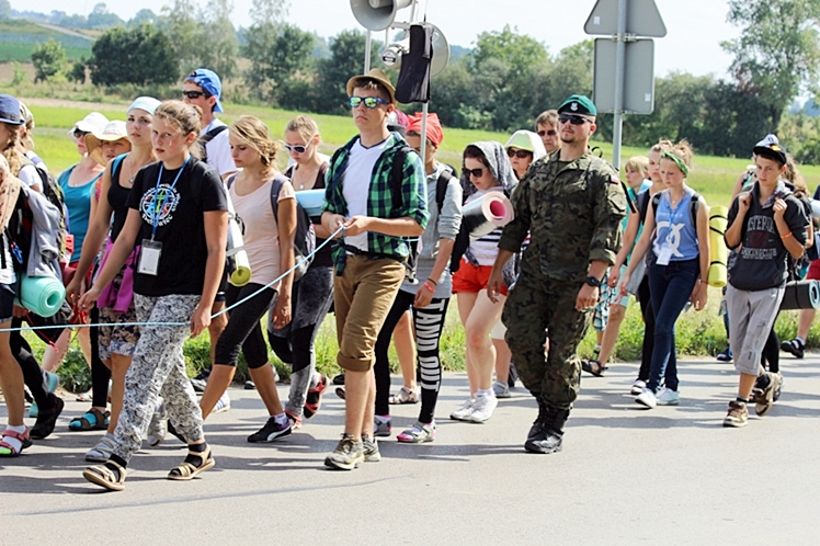 Piąty dzień Pieszej Pielgrzymki Tarnowskiej czasem adoracji Najświętszego Sakramentu