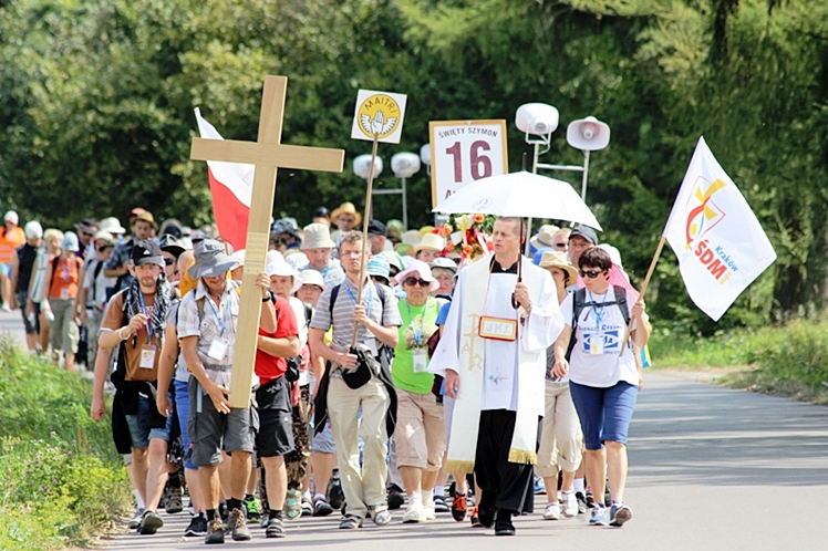 Piąty dzień Pieszej Pielgrzymki Tarnowskiej czasem adoracji Najświętszego Sakramentu