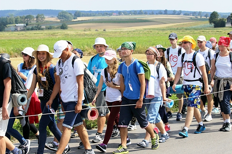 Piąty dzień Pieszej Pielgrzymki Tarnowskiej czasem adoracji Najświętszego Sakramentu