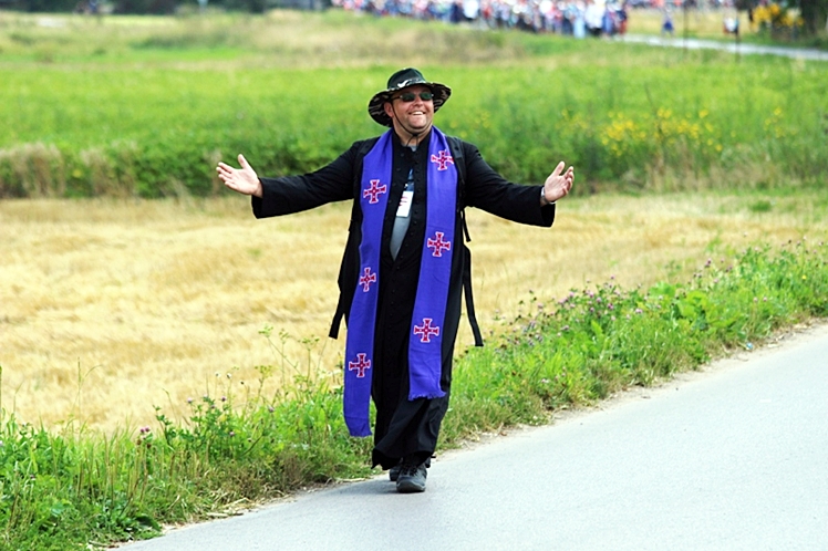 Piąty dzień Pieszej Pielgrzymki Tarnowskiej czasem adoracji Najświętszego Sakramentu