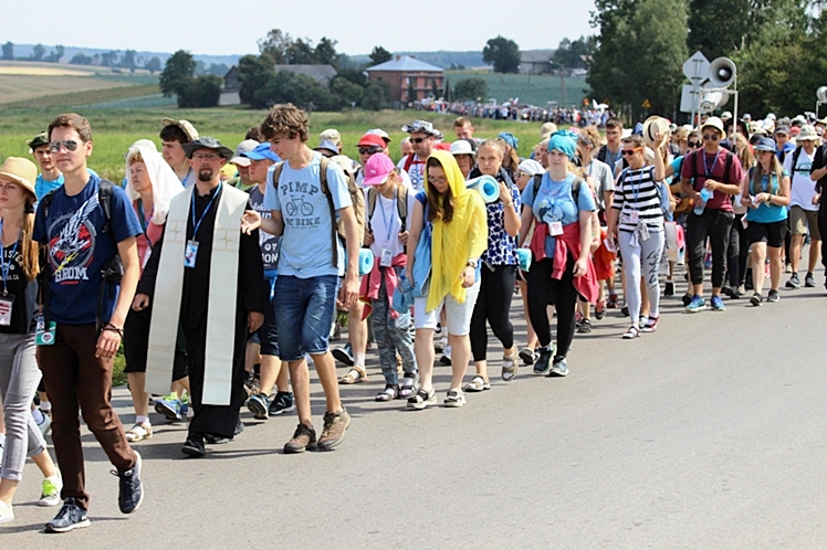 Piąty dzień Pieszej Pielgrzymki Tarnowskiej czasem adoracji Najświętszego Sakramentu