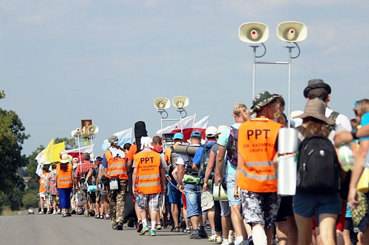 Piąty dzień Pieszej Pielgrzymki Tarnowskiej czasem adoracji Najświętszego Sakramentu