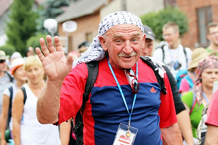 Piąty dzień Pieszej Pielgrzymki Tarnowskiej czasem adoracji Najświętszego Sakramentu